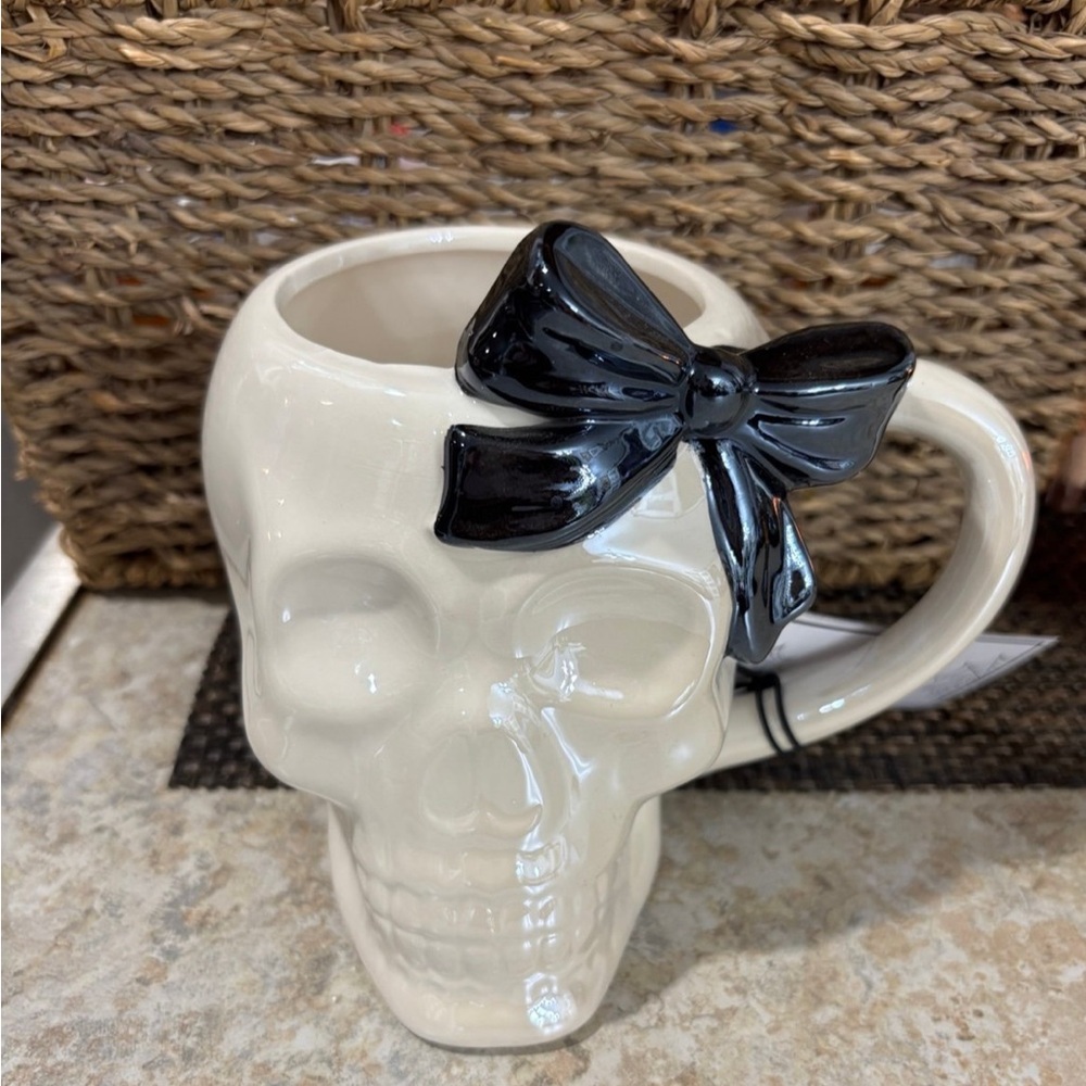 Skeleton mug black bow